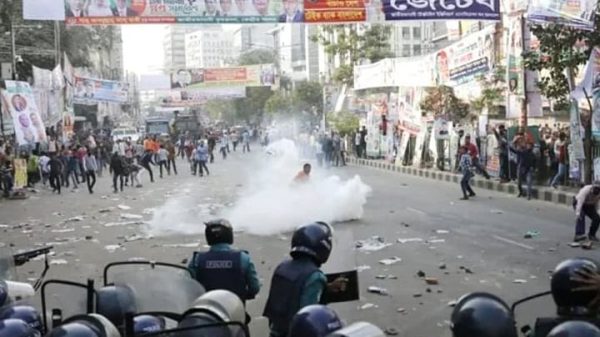 পল্টনে বিএনপির সঙ্গে সংঘর্ষ : পুলিশের মামলায় আসামি ২ হাজার - Natun Sylhet