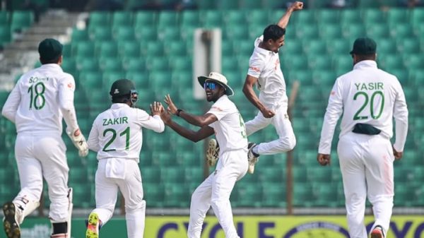 তাইজুলের জোড়া আঘাতে চাপে ভারত - Natun Sylhet