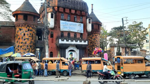 ওসমানী শিশু উদ্যানের সামনে অবৈধ স্ট্যান্ড, বাঁধার মুখে দর্শনার্থীরা - Natun Sylhet