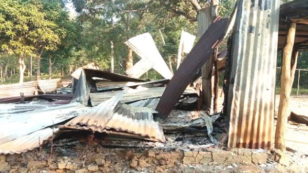 চুনারুঘাটে পুড়িয়ে দেওয়া হলো বন বিভাগের অফিস, দগ্ধ ২ - Natun Sylhet