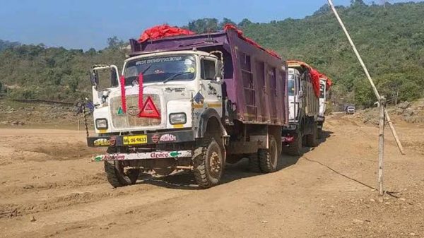 চারাগাও শুল্ক স্টেশন দিয়ে ফের কয়লা আমদানি শুরু - Natun Sylhet