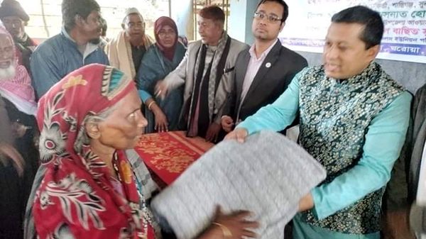 শান্তিগঞ্জে ঘরোয়া যুব উন্নয়ন সংস্থার উদ্যোগে শীতার্তদের মাঝে কম্বল বিতরণ - Natun Sylhet