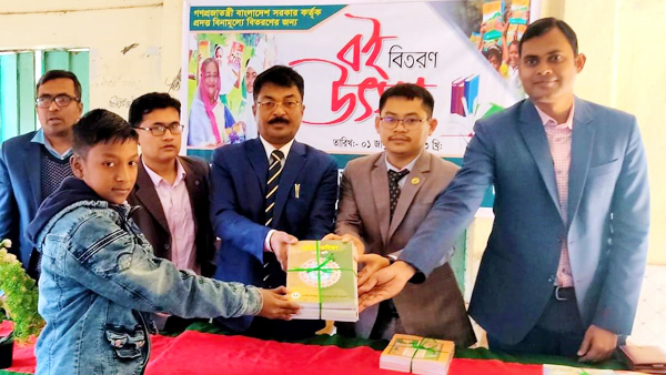 তাহিরপুরে বিনামূল্যে বই বিতরণ - Natun Sylhet