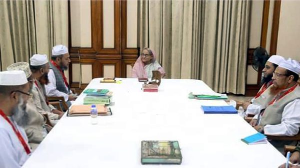 শেখ হাসিনার সঙ্গে মাওলানা হুছামুদ্দীন চৌধুরীর সাক্ষাৎ - Natun Sylhet