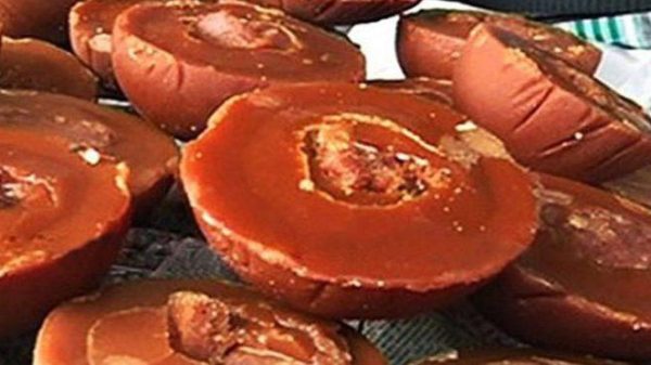 আসল গুড় চিনবেন যেভাবে - Natun Sylhet