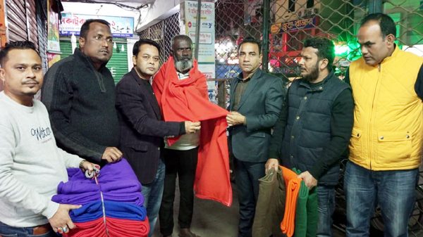 বঙ্গবন্ধুর স্বদেশ প্রত্যাবর্তন দিবসে সিলেট মহানগর যুবলীগের কম্বল বিতরণ - Natun Sylhet