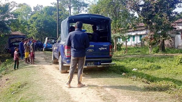 জগন্নাথপুরে বাড়িতে ঘেরাও করে অভিযান চালিয়ে অস্ত্র উদ্ধার - Natun Sylhet